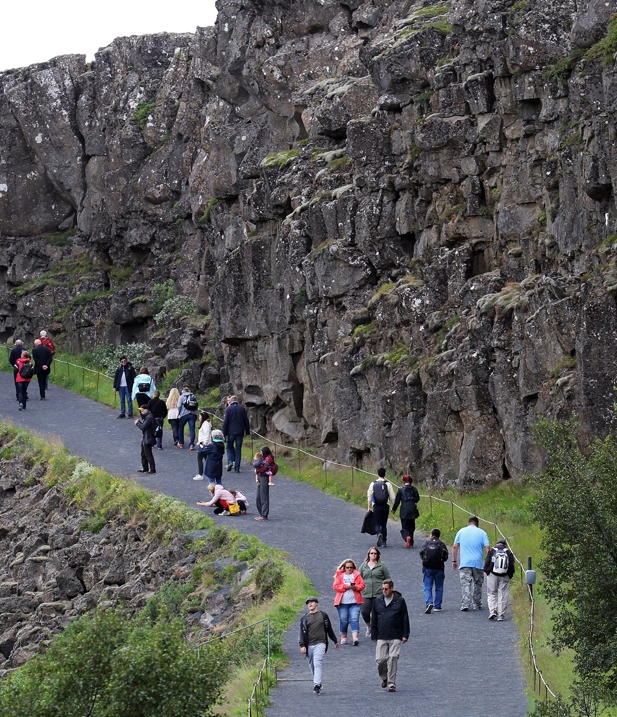 Ziua 6, 11 august: Islanda - Parcul National Thingvellir – Gheizerele – Cascada Gullfoss - Circuit Copenhaga - Groenlanda - Islanda. Eclipsa Totala de Soare 2026